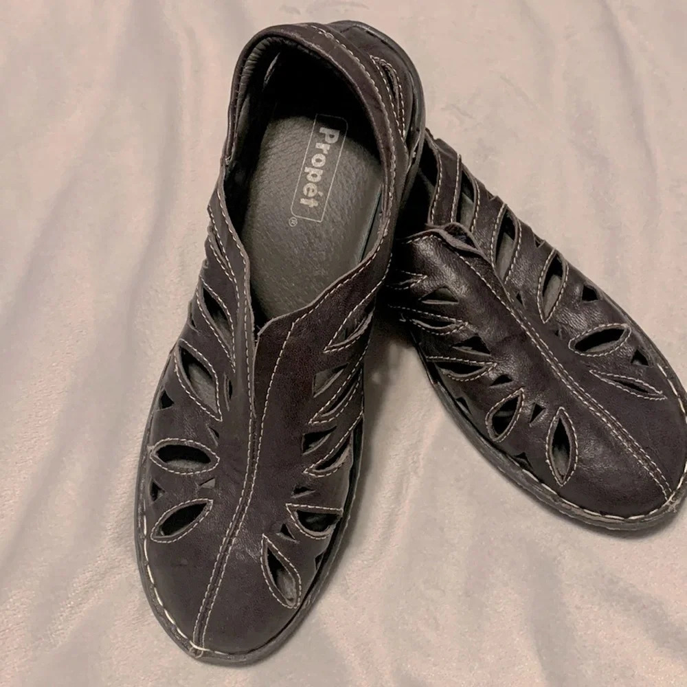 Propet size 8.5 sheeps leather cut outs slip in flats Propet Cameo Black WCX014L